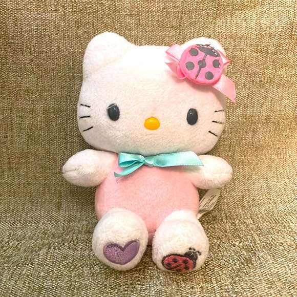 Hello Kitty 2011 Small Plush Spring Lady Bug - Picture 1 of 7